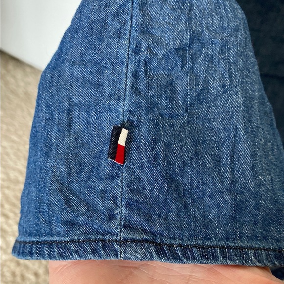 Tommy Hilfiger Blue Sleeveless Button Down Shirt with Mandarin Collar - Picture 6 of 6